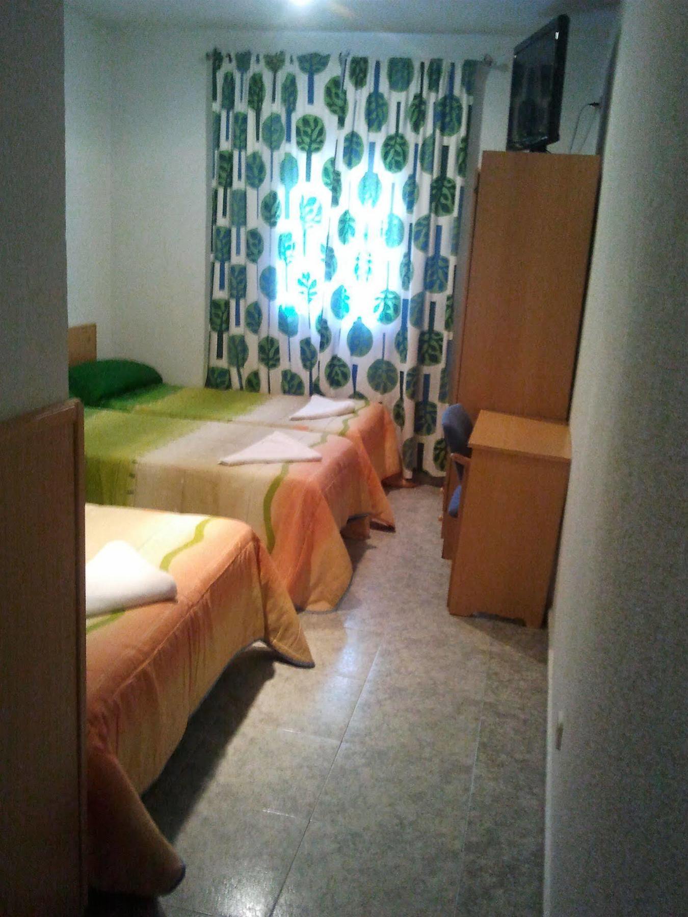 Hostal Emilio Barajas Madrid Bagian luar foto
