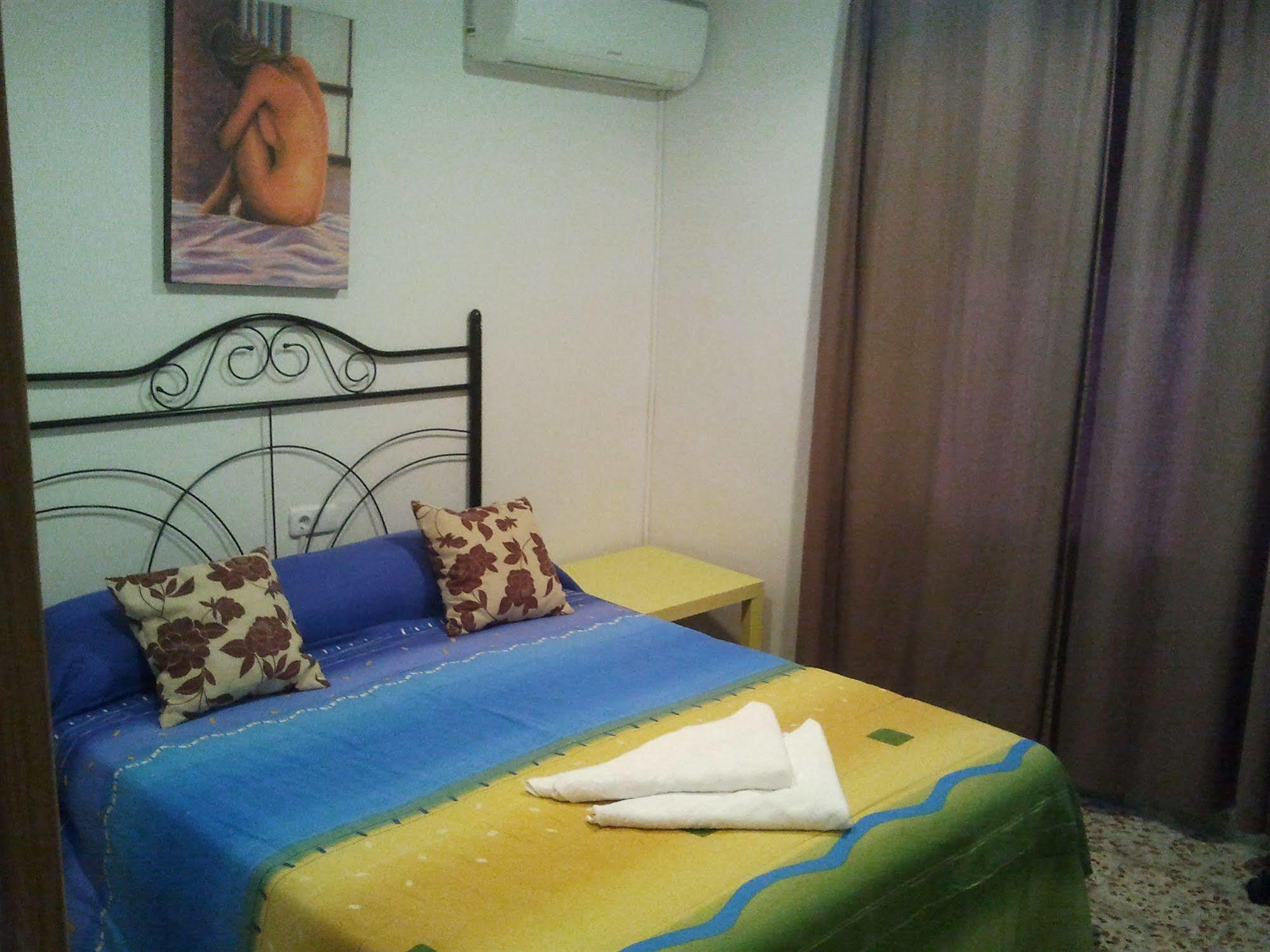 Hostal Emilio Barajas Madrid Bagian luar foto